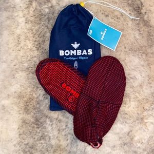 BOMBAS men’s size large gripper slippers
